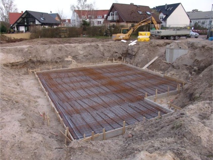 11. April - Alles vorbereitet f&uuml;r den Guss der (hoffentlich) wasserdichten Bodenplatte ...